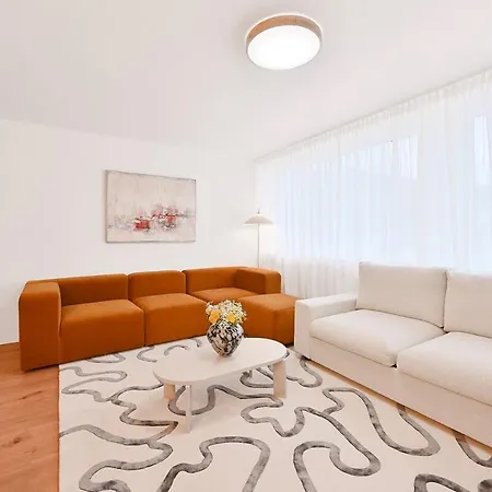 Bright & Cozy 2-room Comfort In Center With Kitchen, Free Wifi Apartment *