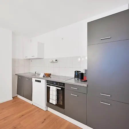 Bright & Cozy 2-room Comfort In Center With Kitchen, Free Wifi Apartment *